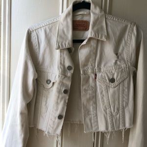 Vintage Cropped Levi’s white denim jacket